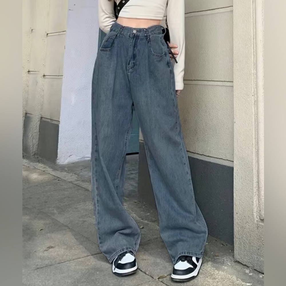 NWOT baggy jeans, adjustable clips, size 2-4, faded blue jeans